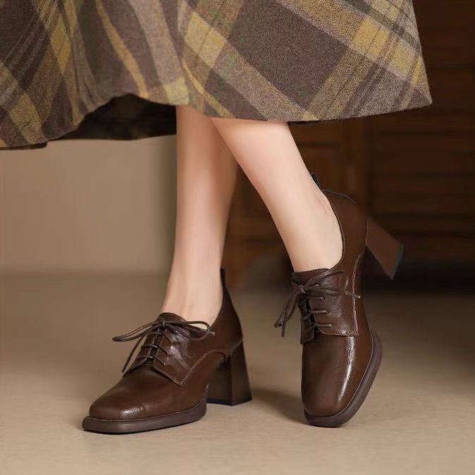 Livia | Scarpe Stringate Eleganti con Tacco Quadrato