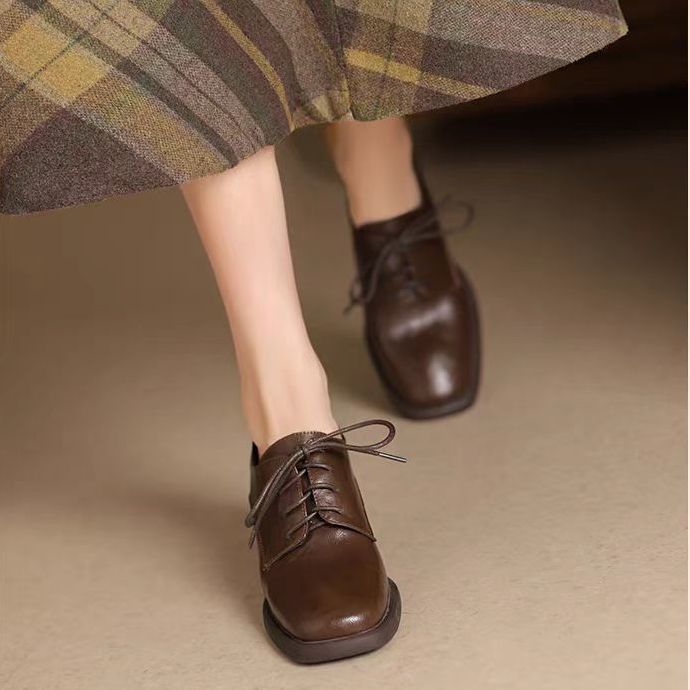 Livia | Scarpe Stringate Eleganti con Tacco Quadrato